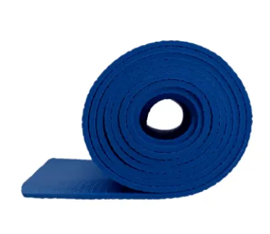 Stor sammenrullet trenings matte